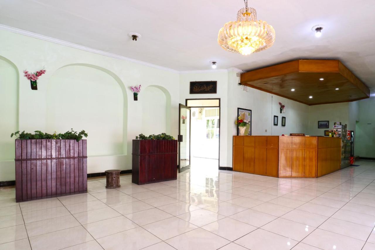 Hotel Camelia Маланг Экстерьер фото