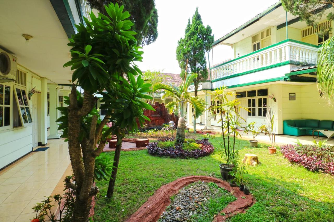 Hotel Camelia Маланг Экстерьер фото